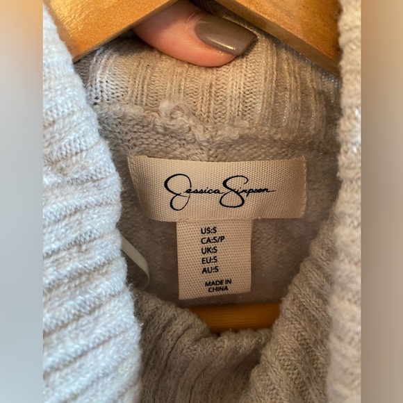 Jessica Simpson Poncho Style Cowl Neck Sweater Size S - Picture 6 of 6